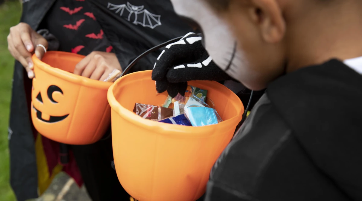rekwizyty na halloween dla dzieci - wiaderko na słodycze
