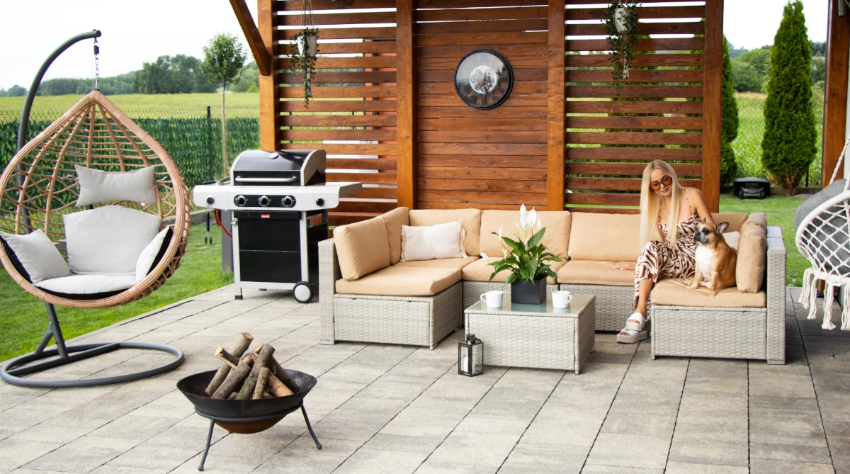 aranżacja tarasu w ogrodzie - stylowe meble ogrodowe