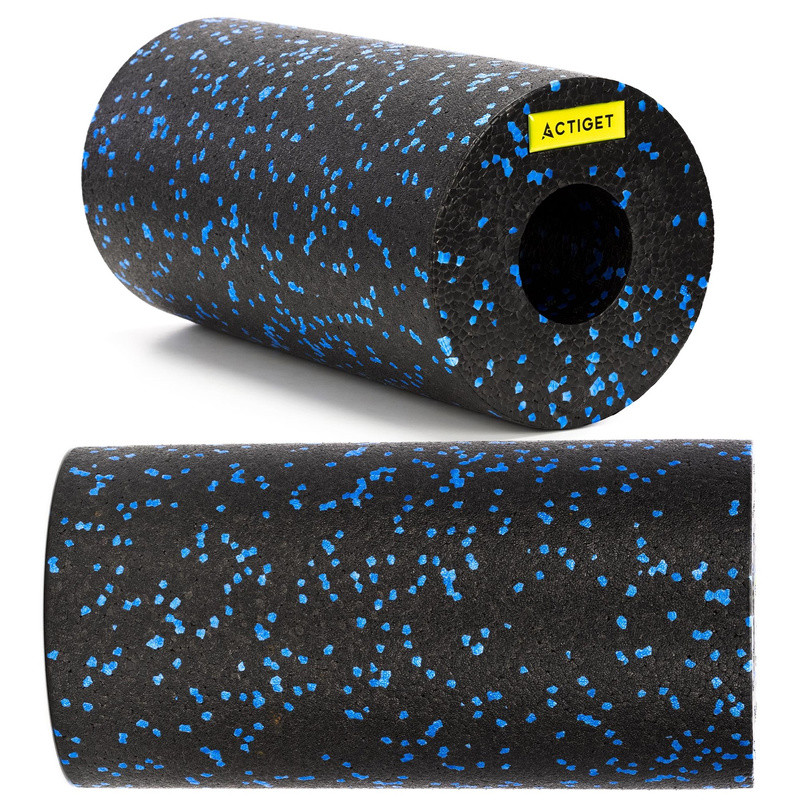 Roller fitness do masażu ciała, piankowy wałek średnio twardy czarno-niebieski